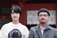 左から門脇麦、監督の清水崇。