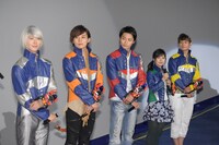 「宇宙戦隊キュウレンジャー THE MOVIE ゲース・インダベーの逆襲」製作発表記者会見の様子。