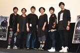 左から監督の山口ヒロキ、キャストの橋本真一、中村龍介、玉城裕規、長江崚行、小谷嘉一。