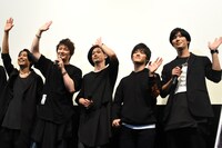 「メサイア外伝 －極夜 Polar night－」完成披露舞台挨拶の様子。