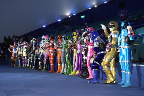 「劇場版 仮面ライダーエグゼイド トゥルー・エンディング」「宇宙戦隊キュウレンジャー THE MOVIE ゲース・インダベーの逆襲」のヒーローたち。