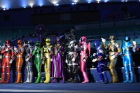 「宇宙戦隊キュウレンジャー THE MOVIE ゲース・インダベーの逆襲」のヒーローたち。