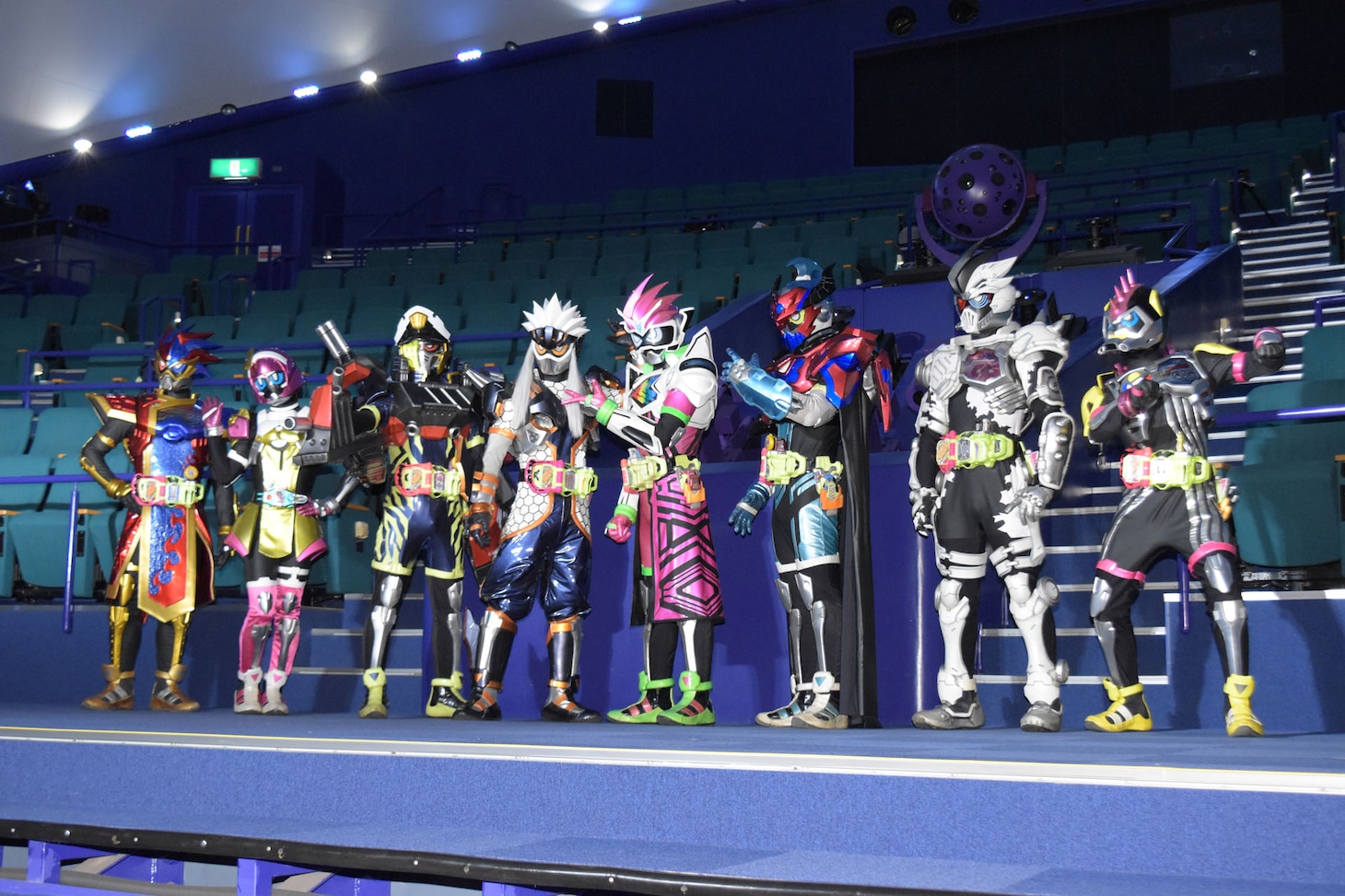 「劇場版 仮面ライダーエグゼイド トゥルー・エンディング」のヒーローたち。
