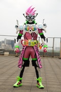 「劇場版 仮面ライダーエグゼイド トゥルー・エンディング」より、仮面ライダーエグゼイド クリエイターゲーマー。