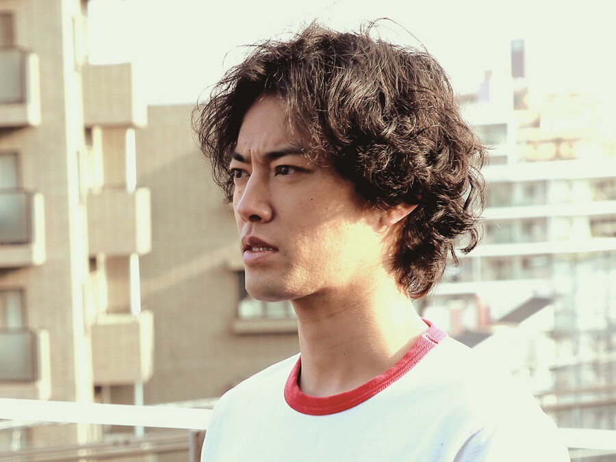 菅田将暉×桐谷健太「火花」ビジュアル解禁、加藤諒がピン芸人・鹿谷役