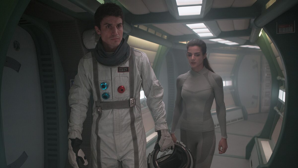 人類を救うため選ばれた男女の運命は Sf映画 スターシップ9 予告編 映画ナタリー 人類を救うため選ばれた男女の運命は Sf映画 スターシップ9 予告編 映画ナタリー