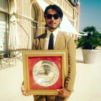 第72回ヴェネツィア国際映画祭で受賞した際の長谷井宏紀。