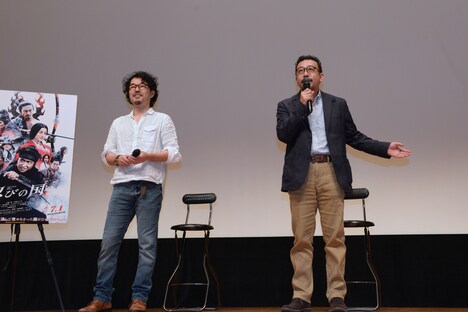 「忍びの国」トークショー付き試写会にて、左から和田竜、中村義洋。