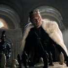 ジュード・ロウが狂気の暴君に、「キング・アーサー」特別映像