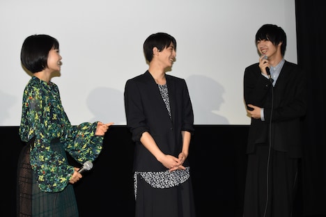 映画「逆光の頃」完成披露上映会の様子。