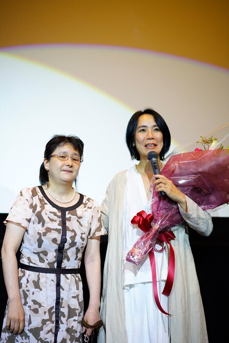 左から田中正子氏、河瀬直美。