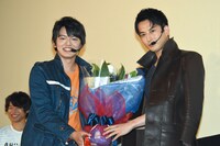 左から濱田龍臣、石黒英雄。