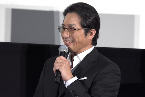 「貞子と地球外生命体はどちらのほうが怖いか？」という質問に「そう来ましたか」と笑う真田広之。