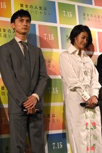 左から高良健吾、瀧内公美。