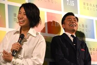 左から瀧内公美、光石研。
