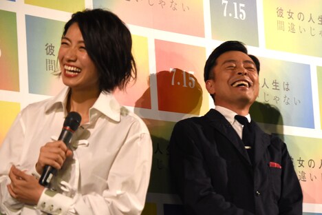 左から瀧内公美、光石研。