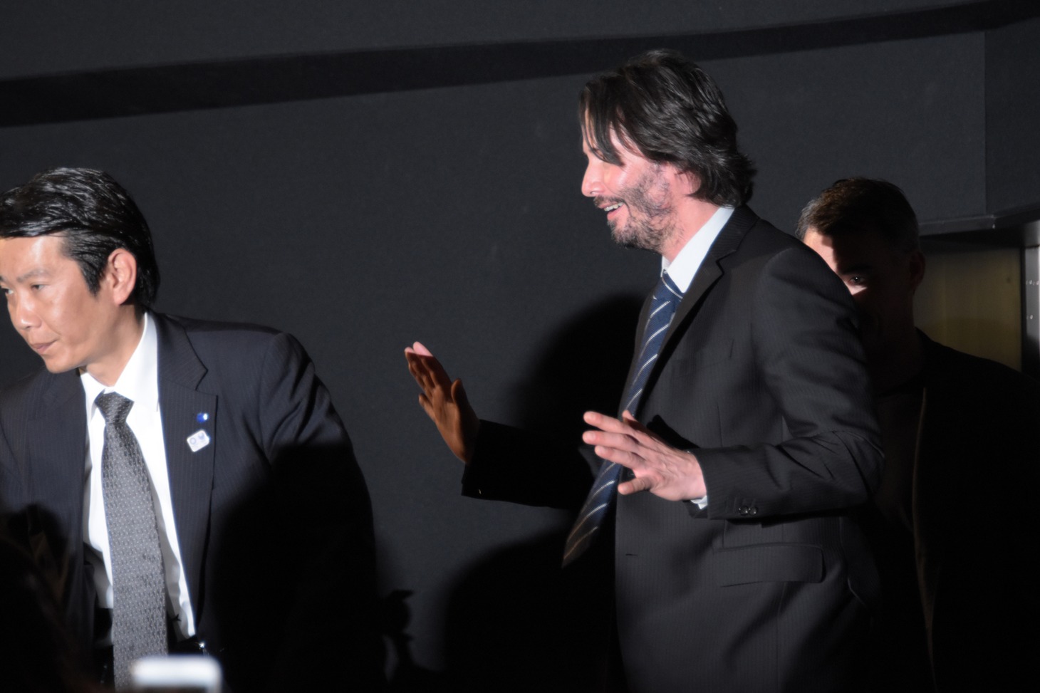 会場入りをするキアヌ・リーヴス。