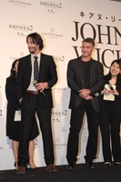 左からキアヌ・リーヴス、チャド・スタエルスキ。