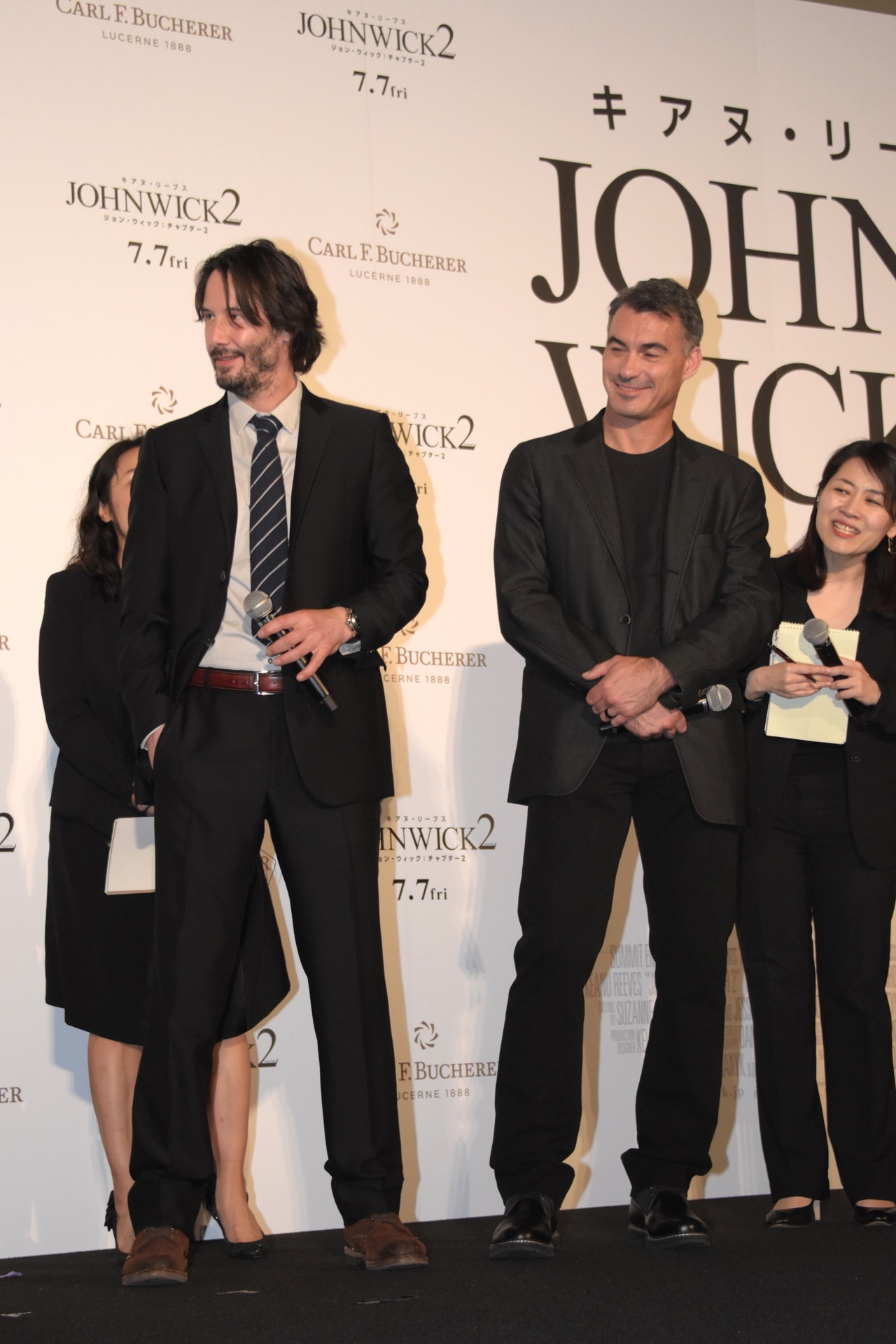 左からキアヌ・リーヴス、チャド・スタエルスキ。