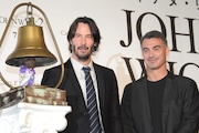 左からキアヌ・リーヴス、チャド・スタエルスキ。