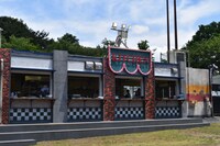 「HiGH&LOW THE LAND」の飲食店。