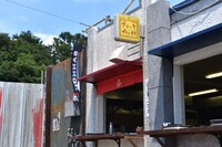 「HiGH&LOW THE LAND」の飲食店。