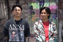 左から山下健二郎、佐藤寛太。