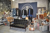 「HiGH&LOW THE MUSEUM」内部の、鬼邪高校コーナー。