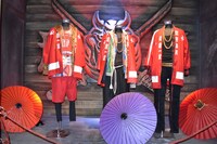 「HiGH&LOW THE MUSEUM」内部の、達磨一家コーナー。