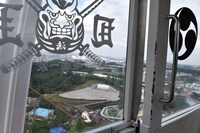 「SWORD観覧車」の達磨一家ゴンドラ内部。