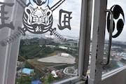 「SWORD観覧車」の達磨一家ゴンドラ内部。