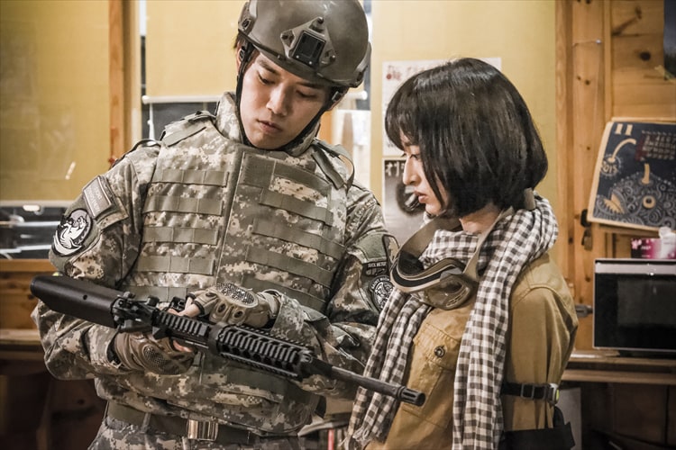 門脇麦VS比留川游、サバゲー対決収めた「世界は今日から君のもの」本編映像