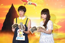 左から佐藤栞里、中川翔子。