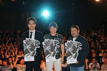 「GODZILLA 怪獣惑星」舞台挨拶の様子。左から古澤佳寛、静野孔文、瀬下寛之。