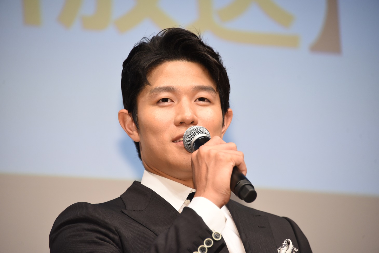 鈴木亮平