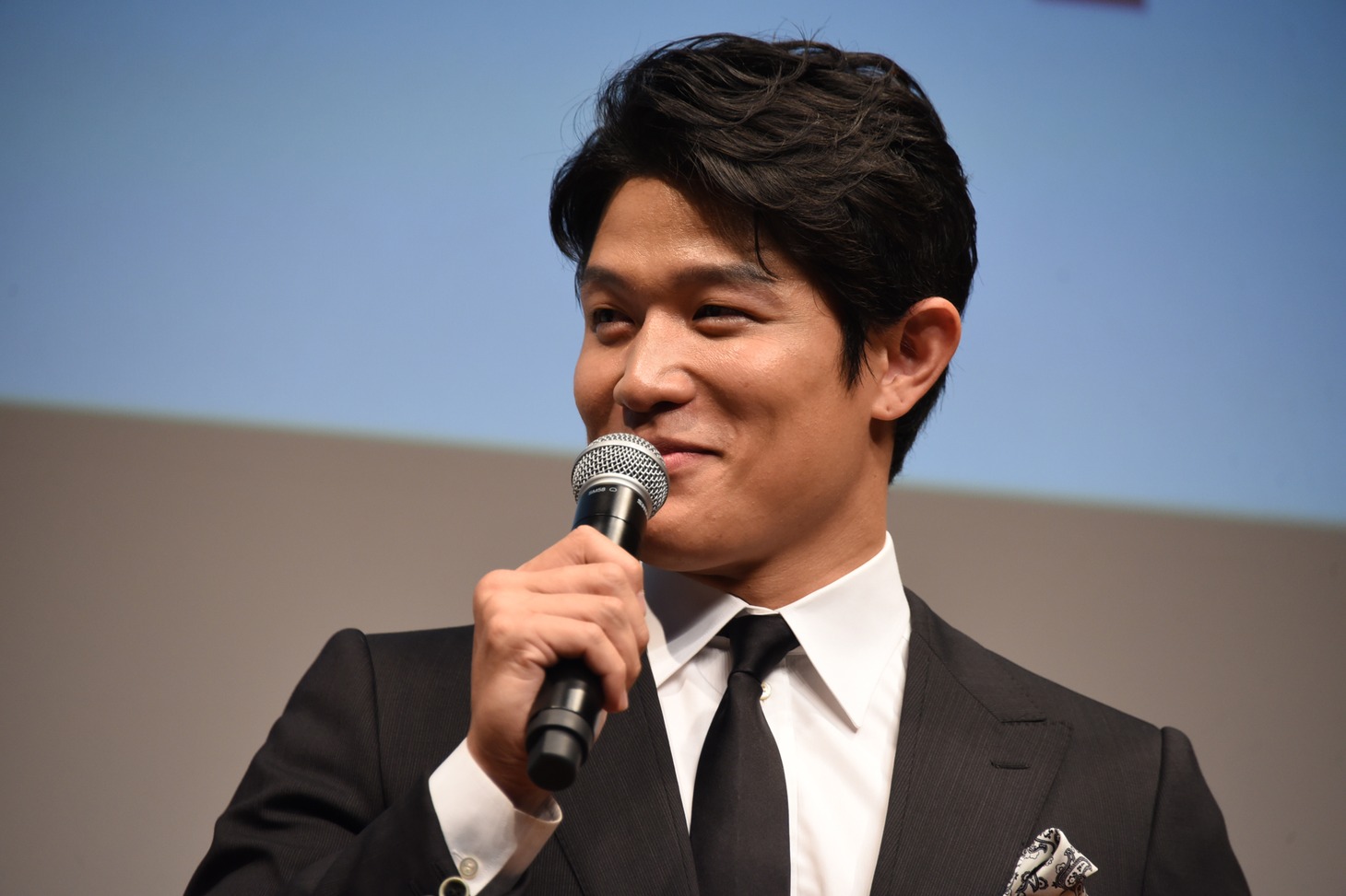 鈴木亮平