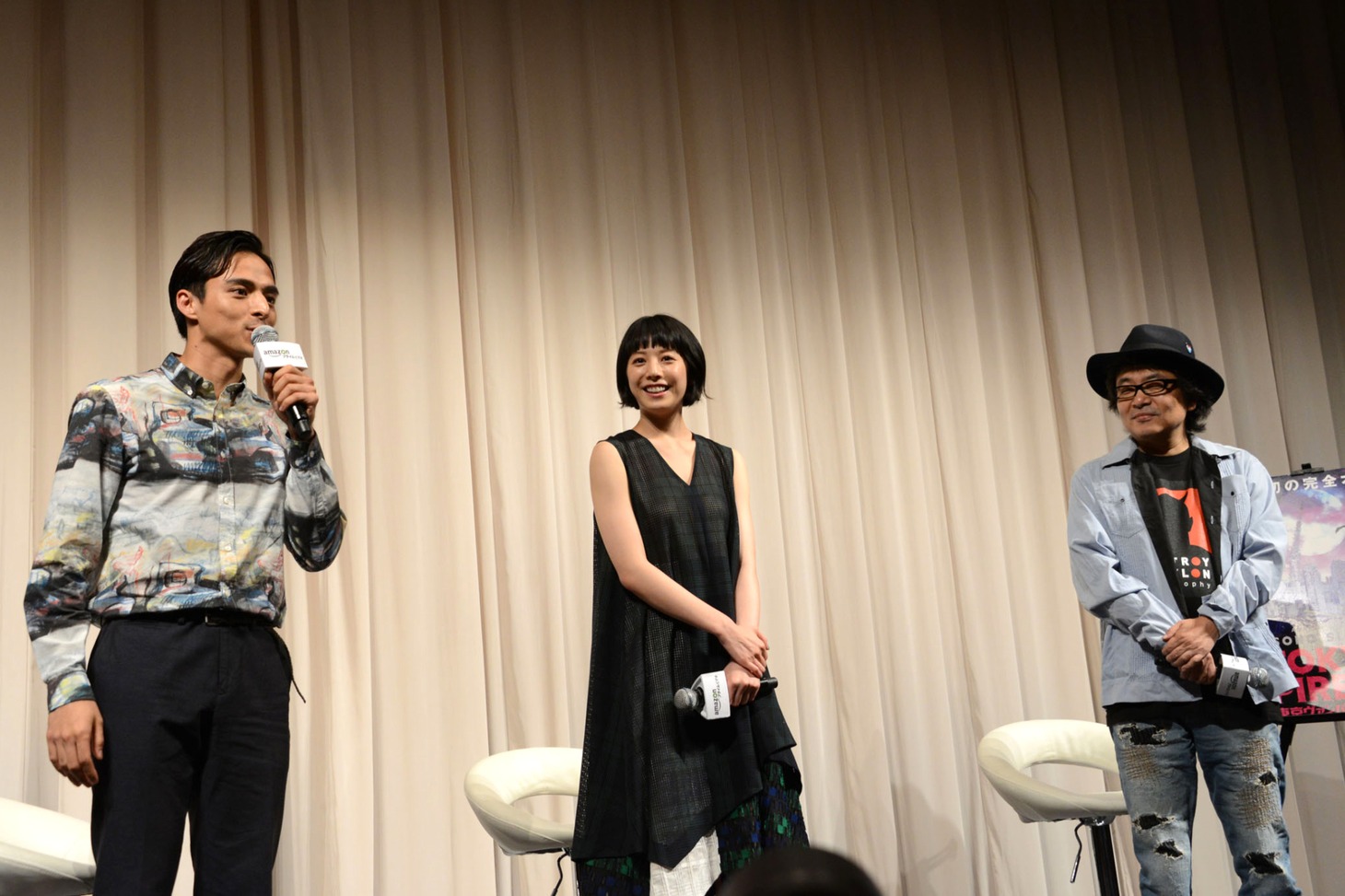 左から満島真之介、夏帆、園子温。