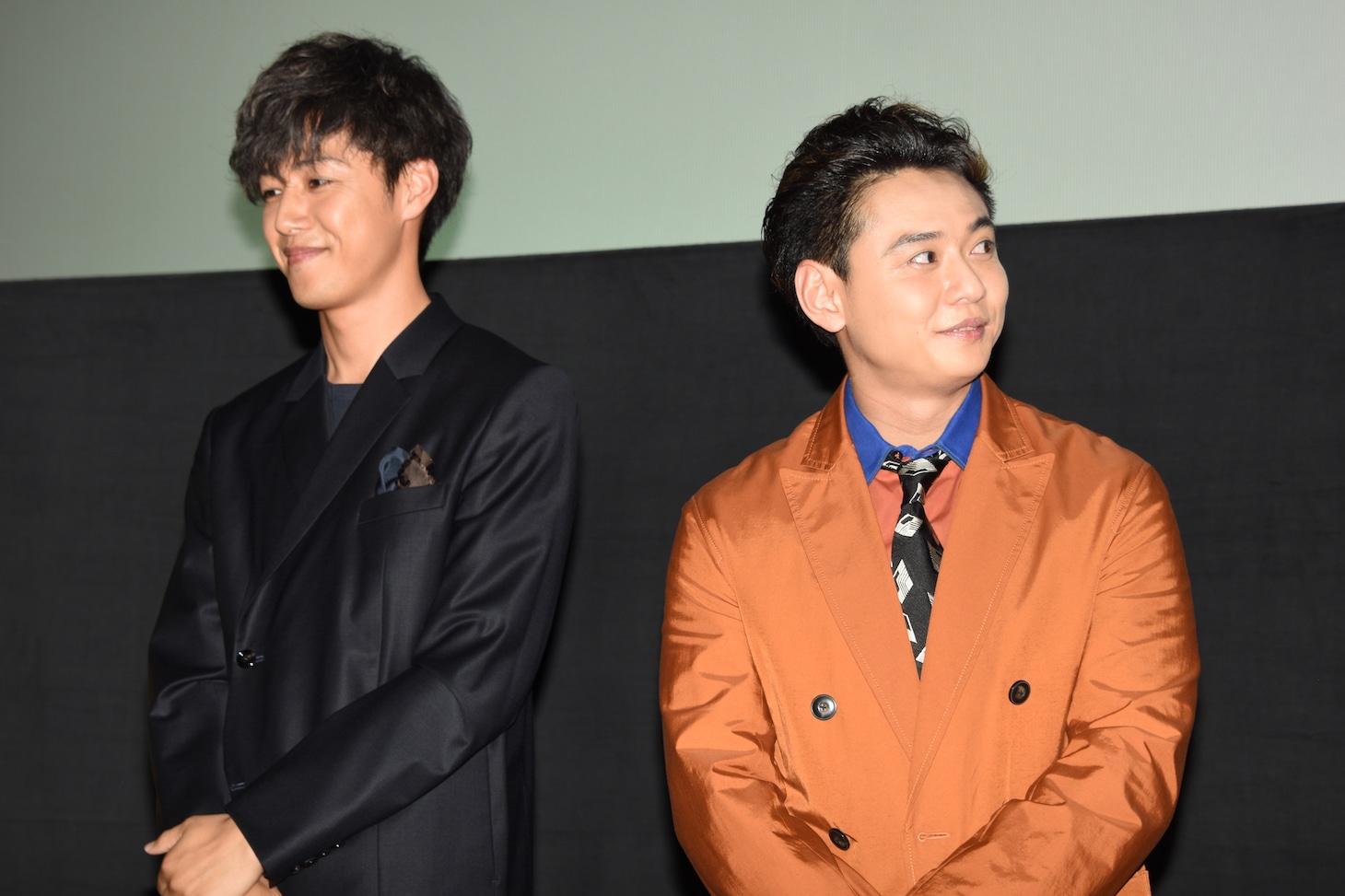 左からさいねい龍二、石垣佑磨。