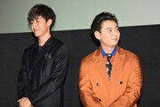 左からさいねい龍二、石垣佑磨。