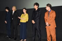 左から吉田友一、林剛史、木下あゆ美、さいねい龍二、石垣佑磨。