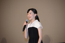 舞台挨拶の司会進行を務めた芦田愛菜。