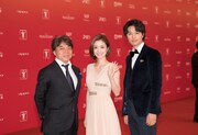 第20回上海国際映画祭に出席した西谷弘（左）、上戸彩（中央）、斎藤工（右）。