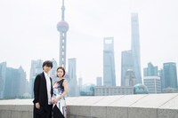 左から斎藤工、上戸彩。