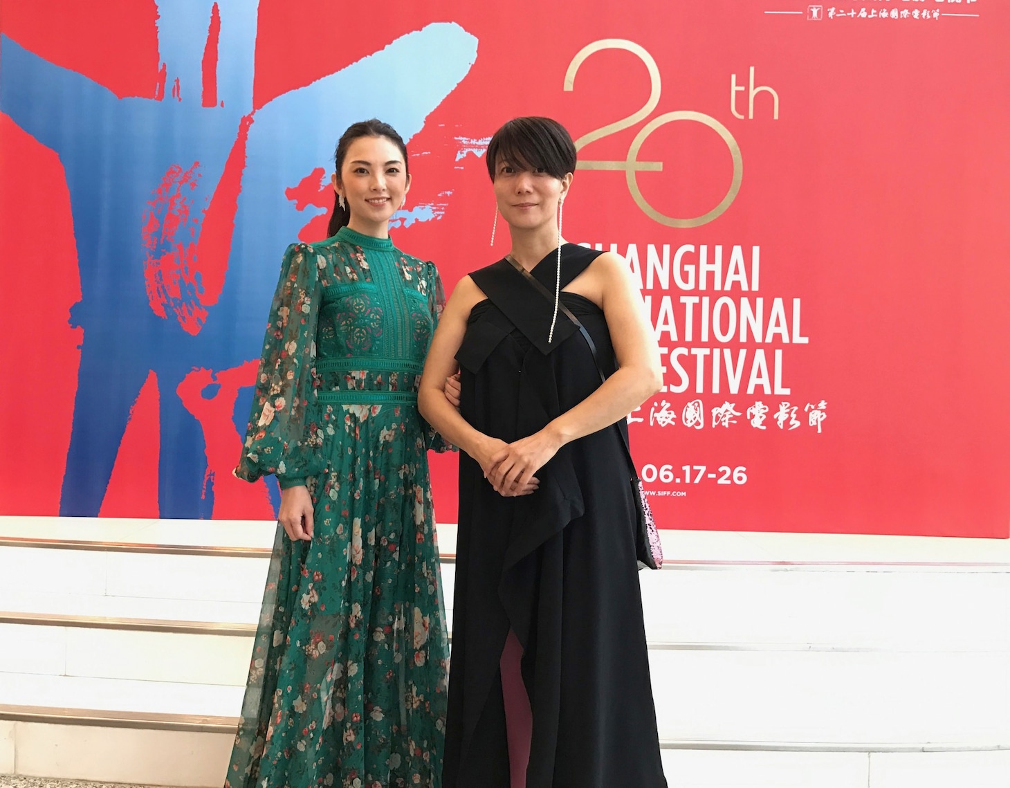 第20回上海国際映画祭に出席した田中麗奈（左）と三島有紀子（右）。