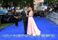 左からサム・クラフリン、ローラ・ハドック。