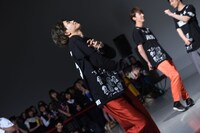 フリーキックを外し、悔しがる草川拓弥。