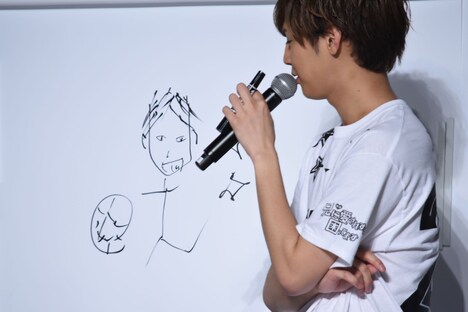 片寄涼太（右）と、片寄涼太が描いたお兄（左）。