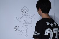 自分の絵に乳首を描き足した千葉雄大。