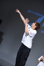 フリースロー対決に挑む片寄涼太。