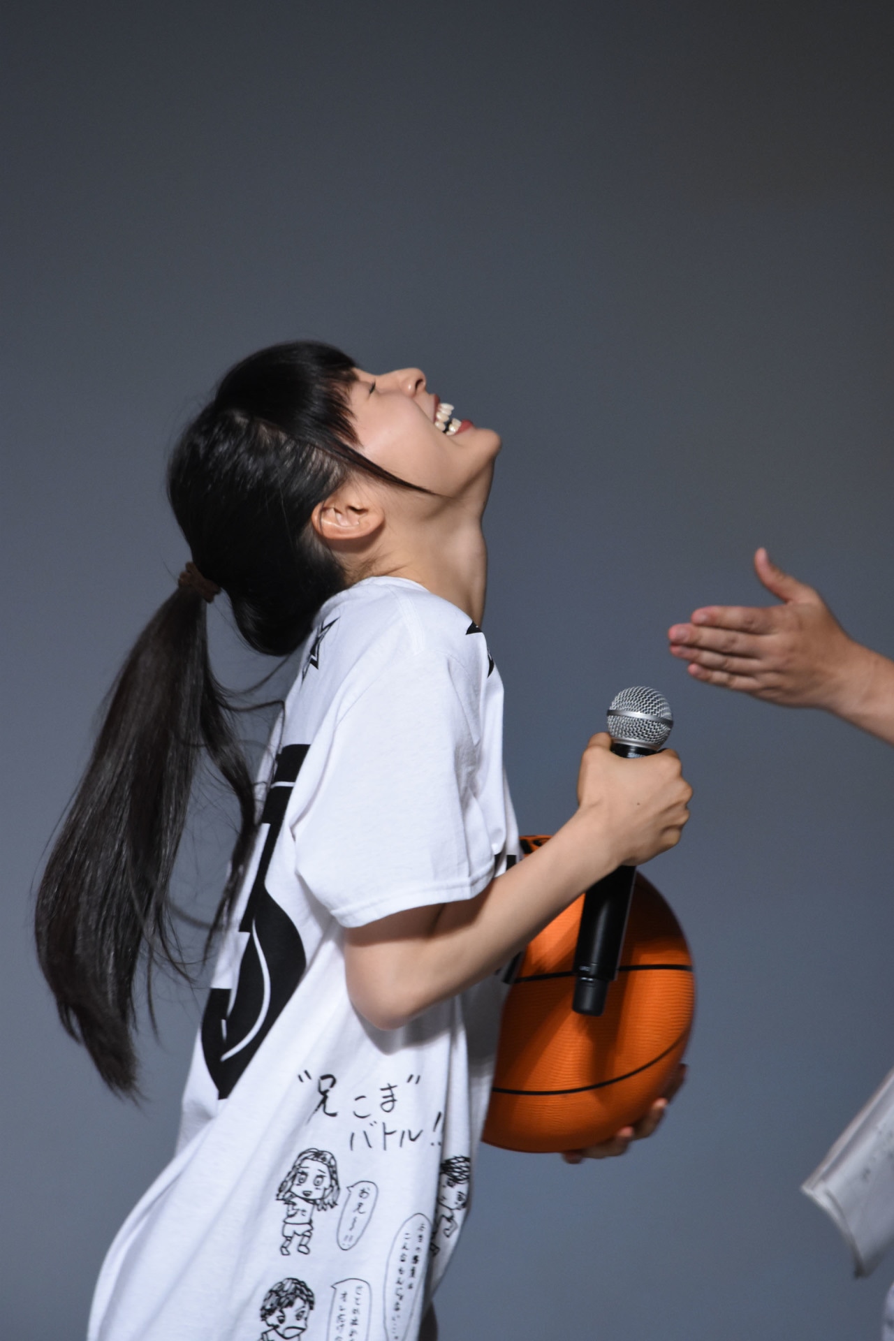 フリースローを決め、喜ぶ土屋太鳳。